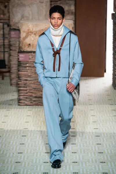 Look 3